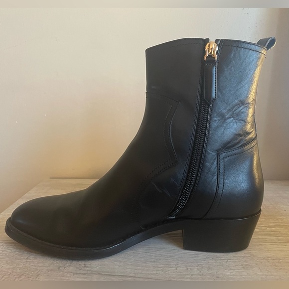 Authentic Chanel chelsea boots. Pre-owned. Comes with box and two dust bags. - Picture 4 of 12